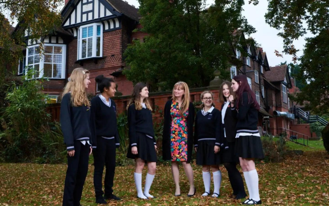 Британская школа только для девочек с аутизмом